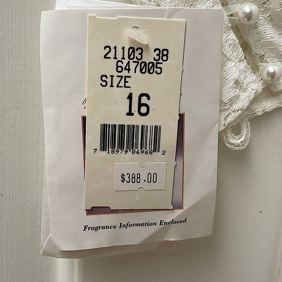 WEDDING BELLS! Jessica McClintock Ivory Lace Gown, new w tags, retail $388. - Picture 2 of 9